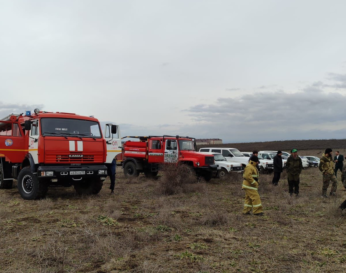 На территории лесного фонда ГКУ РД «Хасавюртовское лесничество» провели совместные учения по тактике и технике тушения лесных пожаров
