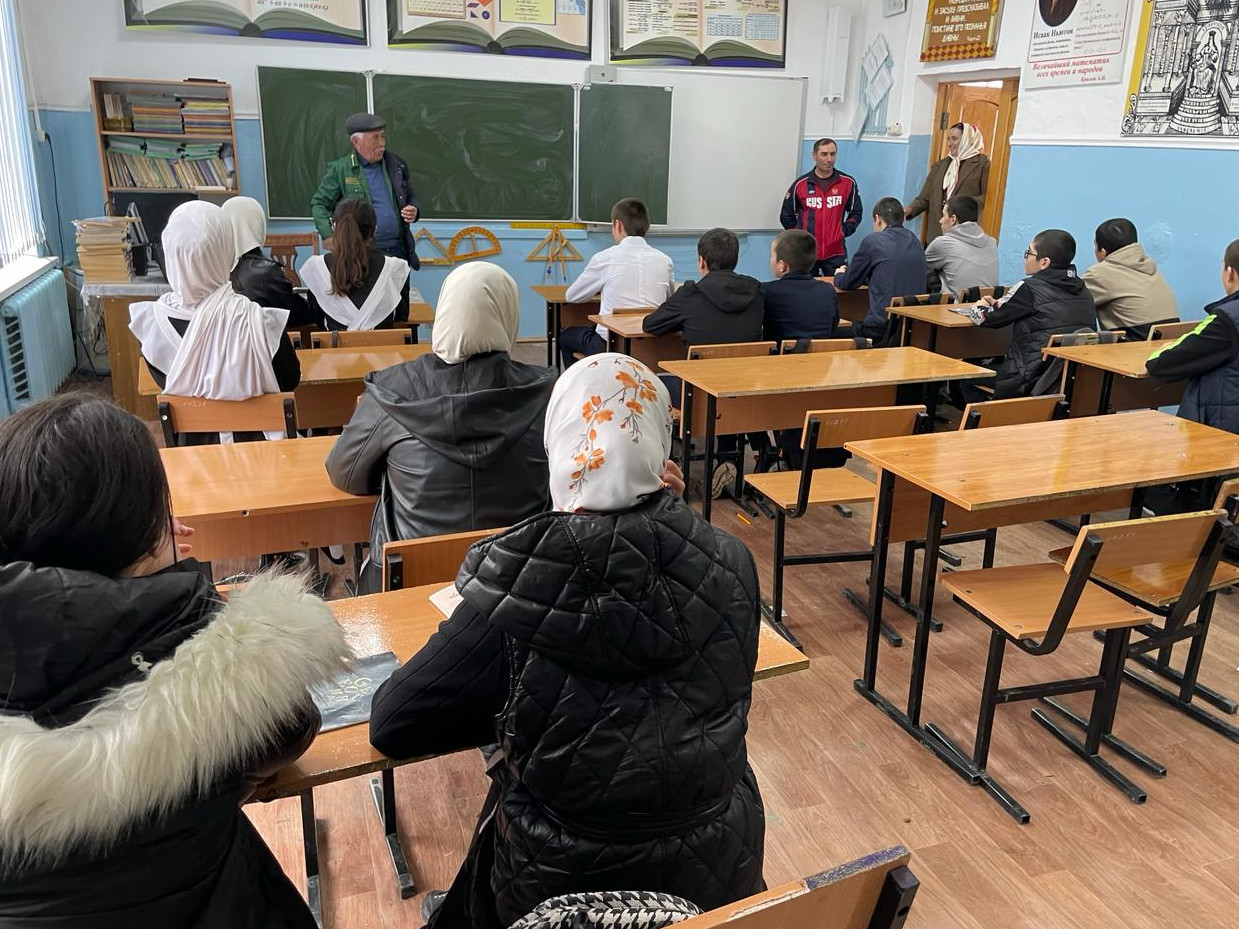 В рамках выполнения плана подготовки к пожароопасному сезону 2024 года работники ГКУ РД "Казбековское лесничество" проводят активную пропагандистко-агитационную работу среди населения района
