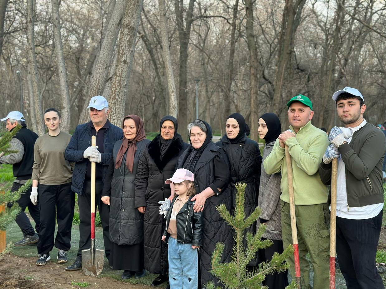 Комитет по лесному хозяйству РД  организовал в парке имени Ленинского комсомола в г. Махачкале очередное мероприятие в рамках Международной акции "Сад памяти"