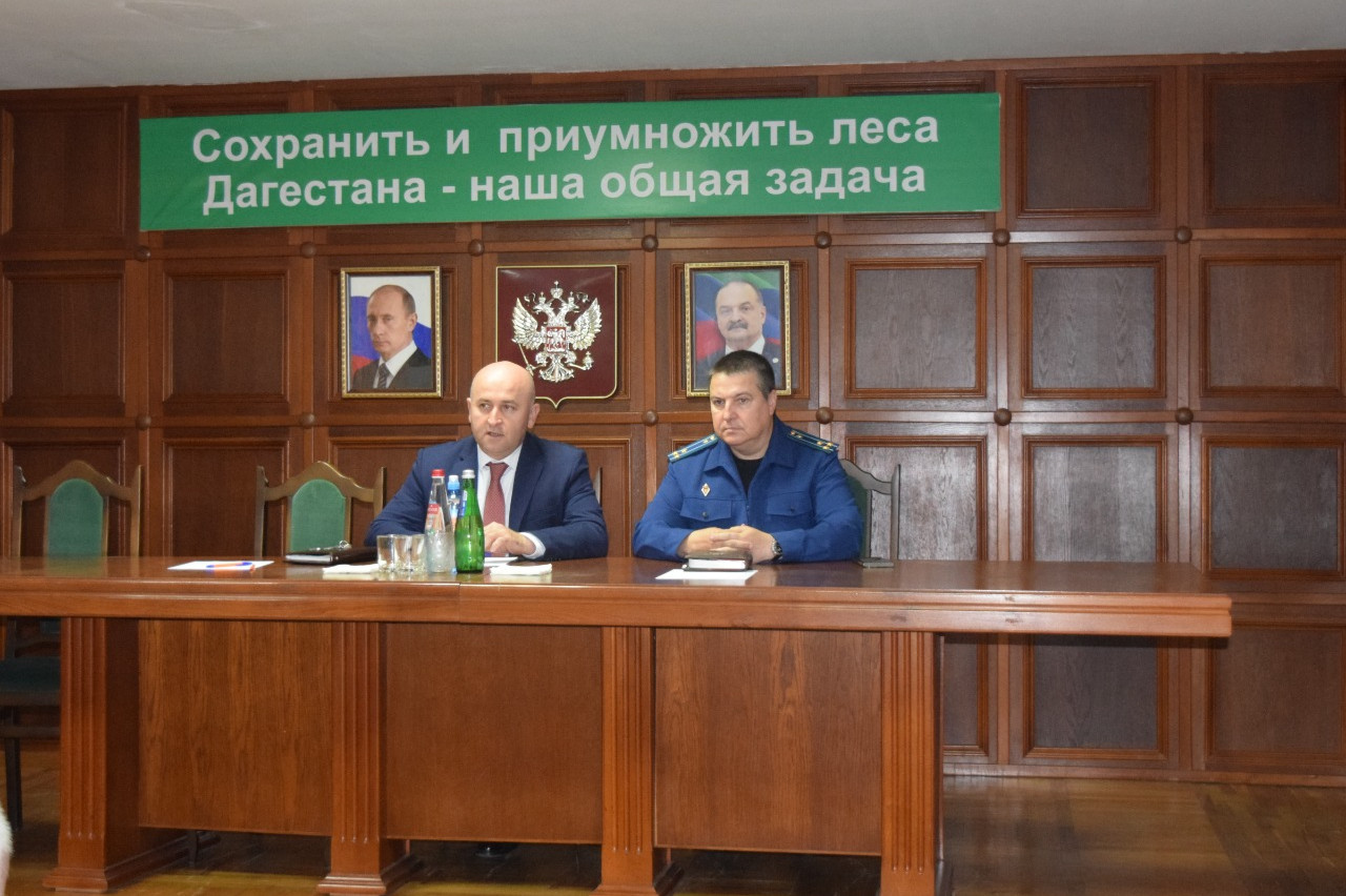 30 мая 2023 года в Комитете по лесному хозяйству РД состоялось совещание по производственным вопросам с участием всех руководителей подведомственных учреждений.