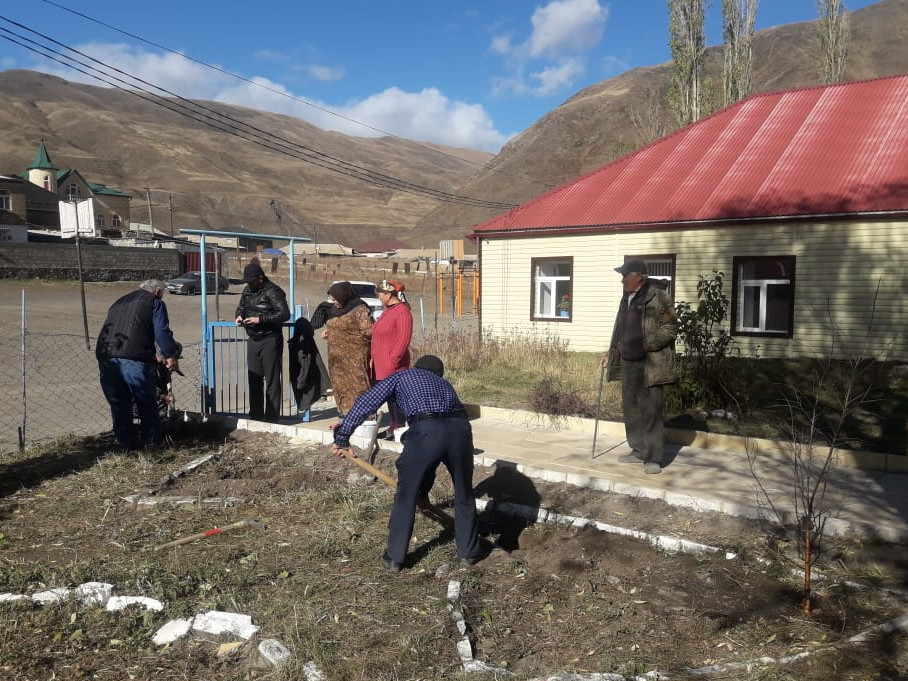 Работники ГКУ РД "Хивское лесничество" провели очередное мероприятие в рамках Всероссийской акции "Сохраним лес"