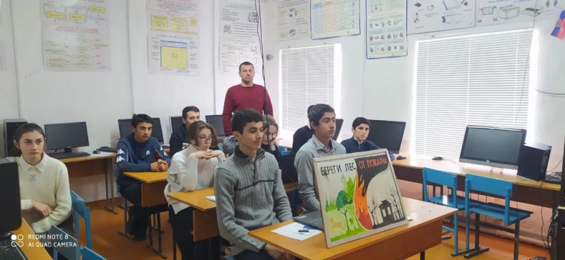 В предверии пожароопасного сезона работники ГКУ РД "Самурский лесопарк" проводят противопожарную профилактику среди подрастающего поколения.