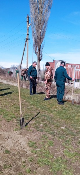Работники ГКУ РД "Касумкентское лесничество" провели посадки в рамках акции "Сад Победы".