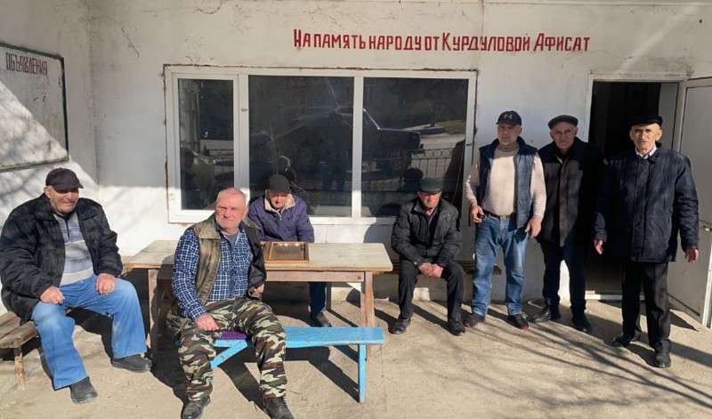 Работники ГКУ РД «Самурский лесопарк» проводят профилактические беседы с населением.