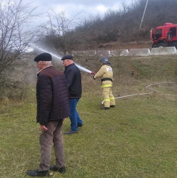 ГКУ РД "Кайтагское лесничество» совместно с ГАУ РД «Дагестанский лесопожарный центр» и ПСЧ 4 по Кайтагскому району провели учения по тактике и технике тушения лесных пожаров на территории лесничества.