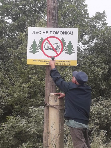 Работники ГКУ РД "Казбековское лесничество" в рамках экологического субботника «Зелёная Весна-2022» провели мероприятия по очистке территории лесничества от бытового и строительного мусора.