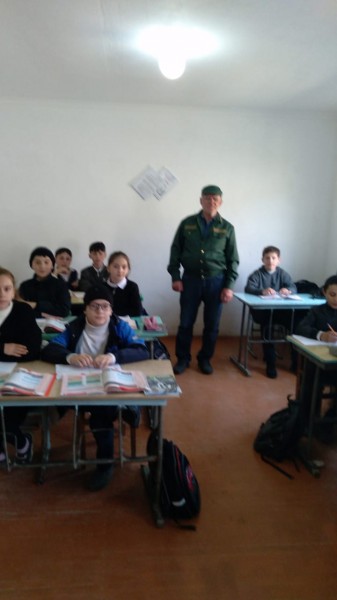 В связи с пожароопасным сезоном лесники проводят классные часы в школах на противопожарные темы.