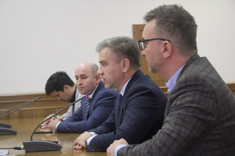 Вчера, 6 апреля в Махачкале специалисты экспертного центра «Здоровый лес» в рамках визита в Дагестан, провели образовательный семинар «Современные технологии контроля состояния и ухода за деревьями на территории города».